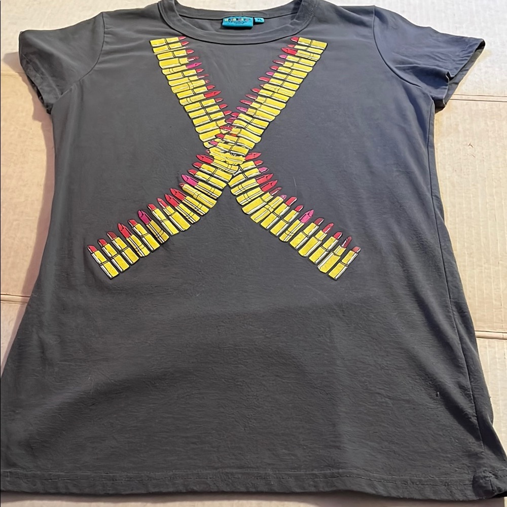 Gray T-Shirt with Lipstick Graphic by Majorette